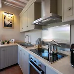 Chic Tuscan With Steam